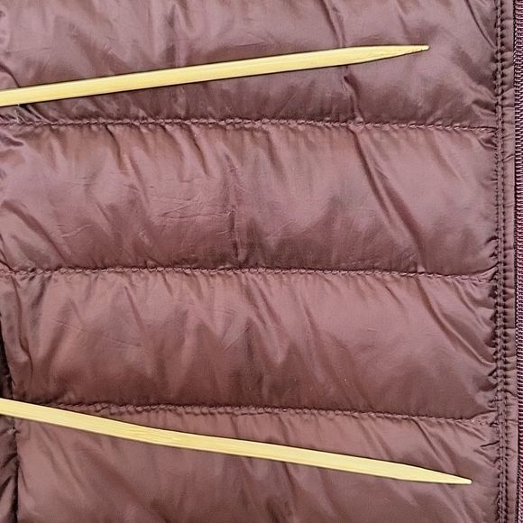 UNIQLO Purple Down Puffer Vest size XS Warm Lightweight Zipper Pockets - Picture 15 of 15
